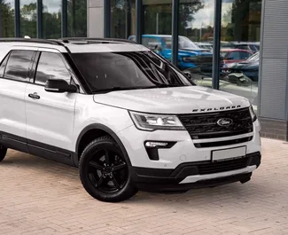 Vooraanzicht van een huurauto Ford Explorer in Tbilisi, Georgië ✓ Auto #13667. ✓ Transmissie Automatisch TM ✓ 0 beoordelingen.