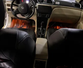 Verhuur Nissan Sunny. Economy, Comfort Auto te huur in de VAE ✓ Borg van Borg van 500 AED ✓ Verzekeringsmogelijkheden TPL.