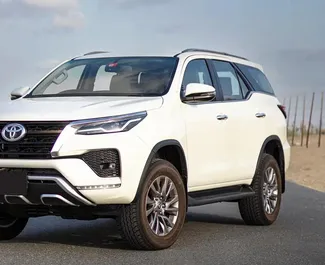 Autohuur Toyota Fortuner #12968 Automatisch in Dubai, uitgerust met 80,0L motor ➤ Van Mohammad in de VAE.