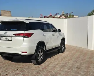Autohuur Toyota Fortuner #11628 Automatisch in Dubai, uitgerust met 80,0L motor ➤ Van Mohammad in de VAE.