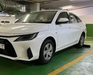 Vooraanzicht van een huurauto Toyota Yaris Ativ in Dubai, Verenigde Arabische Emiraten ✓ Auto #13946. ✓ Transmissie Automatisch TM ✓ 0 beoordelingen.