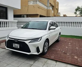 Benzine motor van L van Toyota Yaris Ativ 2023 te huur in Dubai.