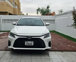 Autohuur Toyota Yaris Ativ 2023 in in de VAE, met Benzine brandstof en 97 pk ➤ Vanaf 67 AED per dag.