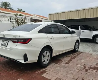 Verhuur Toyota Yaris Ativ. Economy, Comfort Auto te huur in de VAE ✓ Borg van Borg van 500 AED ✓ Verzekeringsmogelijkheden TPL.