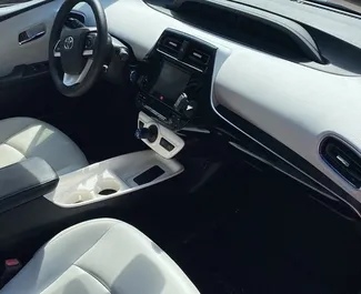 Verhuur Toyota Prius. Economy, Comfort Auto te huur in Georgië ✓ Borg van Borg van 270 GEL ✓ Verzekeringsmogelijkheden TPL, CDW, Passagiers.