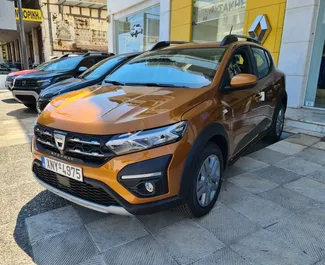 Vooraanzicht van een huurauto Dacia Sandero in Chania, Griekenland ✓ Auto #9547. ✓ Transmissie Automatisch TM ✓ 0 beoordelingen.
