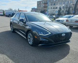 Verhuur Hyundai Sonata. Comfort, Premium Auto te huur in Georgië ✓ Borg van Borg van 300 GEL ✓ Verzekeringsmogelijkheden TPL, CDW, SCDW, Passagiers, Diefstal, Jonge.