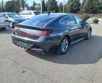 Benzine motor van 2,5L van Hyundai Sonata 2021 te huur in Koetaisi.