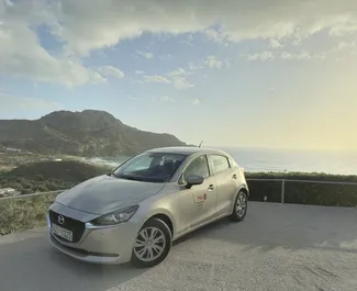 Verhuur Mazda 2. Economy Auto te huur in Griekenland ✓ Borg van Borg van 200 EUR ✓ Verzekeringsmogelijkheden TPL, CDW, FDW, Passagiers, Diefstal, Jonge.