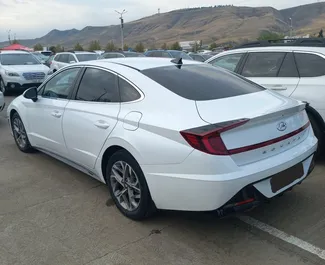 Autohuur Hyundai Sonata 2021 in in Georgië, met Benzine brandstof en 201 pk ➤ Vanaf 130 GEL per dag.