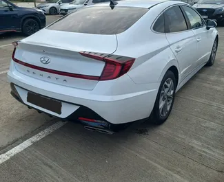 Verhuur Hyundai Sonata. Comfort, Premium Auto te huur in Georgië ✓ Borg van Borg van 300 GEL ✓ Verzekeringsmogelijkheden TPL, SCDW, FDW, Passagiers, Diefstal, Jonge.