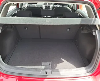 Autohuur Volkswagen Golf 4 2018 in in Cyprus, met Benzine brandstof en 135 pk ➤ Vanaf 29 EUR per dag.