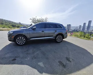 Benzine motor van 3,0L van Audi Q7 2018 te huur in Tbilisi.