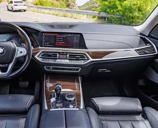 Autohuur BMW X7 2019 in in Georgië, met Benzine brandstof en 340 pk ➤ Vanaf 350 GEL per dag.