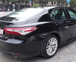 Verhuur Toyota Camry. Comfort, Premium Auto te huur in Georgië ✓ Borg van Borg van 300 GEL ✓ Verzekeringsmogelijkheden TPL, SCDW, FDW, Passagiers, Diefstal, Jonge.