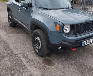 Vooraanzicht van een huurauto Jeep Renegade in Koetaisi, Georgië ✓ Auto #14382. ✓ Transmissie Automatisch TM ✓ 1 beoordelingen.