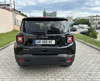Interieur van Jeep Renegade te huur in Georgië. Een geweldige auto met 5 zitplaatsen en een Automatisch transmissie.