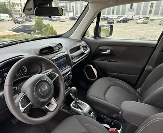 Vooraanzicht van een huurauto Jeep Renegade in Tbilisi, Georgië ✓ Auto #14403. ✓ Transmissie Automatisch TM ✓ 0 beoordelingen.