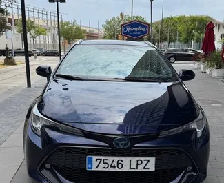 Vooraanzicht van een huurauto Toyota Corolla Touring Sports in Barcelona, Spanje ✓ Auto #14381. ✓ Transmissie Automatisch TM ✓ 0 beoordelingen.