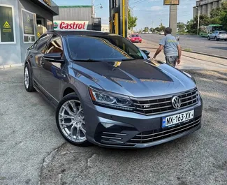 Vooraanzicht van een huurauto Volkswagen Passat in Tbilisi, Georgië ✓ Auto #14138. ✓ Transmissie Automatisch TM ✓ 0 beoordelingen.