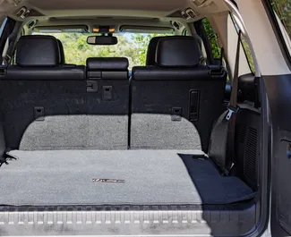 Lexus GX460 2016 beschikbaar voor verhuur in Tbilisi, met een kilometerlimiet van onbeperkt.
