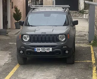 Vooraanzicht van een huurauto Jeep Renegade in Koetaisi, Georgië ✓ Auto #14391. ✓ Transmissie Automatisch TM ✓ 0 beoordelingen.