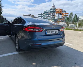 Hybride motor van 2,0L van Ford Fusion Sedan 2020 te huur in Tbilisi.
