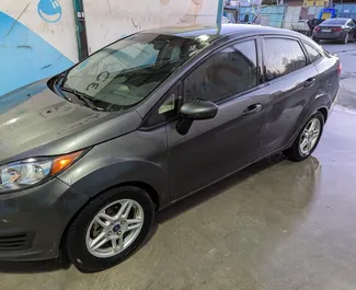 Vooraanzicht van een huurauto Ford Fiesta in Tbilisi, Georgië ✓ Auto #14120. ✓ Transmissie Automatisch TM ✓ 0 beoordelingen.