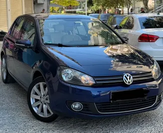 Vooraanzicht van een huurauto Volkswagen Golf 6 in Durrës, Albanië ✓ Auto #14301. ✓ Transmissie Handmatig TM ✓ 0 beoordelingen.