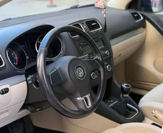 Verhuur Volkswagen Golf 6. Economy, Comfort Auto te huur in Albanië ✓ Borg van Zonder Borg ✓ Verzekeringsmogelijkheden TPL, SCDW, Buitenland.