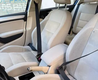 Volkswagen Golf 6 2009 beschikbaar voor verhuur in Durrës, met een kilometerlimiet van 400 km/dag.