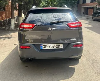 Benzine motor van 2,4L van Jeep Cherokee 2016 te huur in Tbilisi.