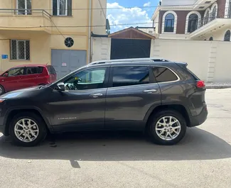 Verhuur Jeep Cherokee. Comfort, SUV, Crossover Auto te huur in Georgië ✓ Borg van Zonder Borg ✓ Verzekeringsmogelijkheden TPL, SCDW, FDW, Passagiers, Geen storting.