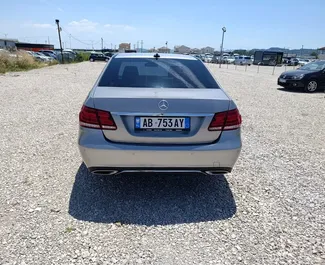 Verhuur Mercedes-Benz E220. Premium Auto te huur in Albanië ✓ Borg van Borg van 200 EUR ✓ Verzekeringsmogelijkheden TPL, CDW, FDW, Buitenland.