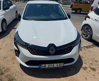 Vooraanzicht van een huurauto Renault Clio 5 in Fethiye, Turkije ✓ Auto #14419. ✓ Transmissie Automatisch TM ✓ 0 beoordelingen.
