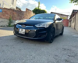 Hyundai Veloster 2015 beschikbaar voor verhuur in Tbilisi, met een kilometerlimiet van onbeperkt.