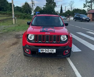 Vooraanzicht van een huurauto Jeep Renegade in Tbilisi, Georgië ✓ Auto #14415. ✓ Transmissie Automatisch TM ✓ 0 beoordelingen.