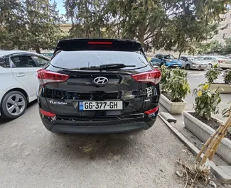 Benzine motor van 2,0L van Hyundai Tucson 2017 te huur in Tbilisi.