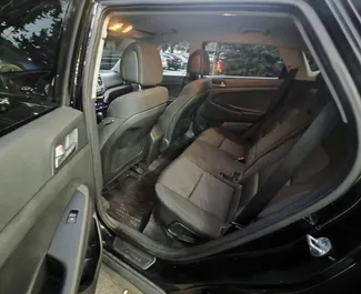 Interieur van Hyundai Tucson te huur in Georgië. Een geweldige auto met 5 zitplaatsen en een Automatisch transmissie.