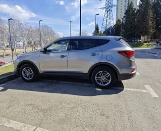 Interieur van Hyundai Santa Fe te huur in Georgië. Een geweldige auto met 5 zitplaatsen en een Automatisch transmissie.