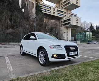 Vooraanzicht van een huurauto Audi Q5 in Tbilisi, Georgië ✓ Auto #14129. ✓ Transmissie Automatisch TM ✓ 0 beoordelingen.