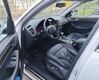Audi Q5 2015 beschikbaar voor verhuur in Tbilisi, met een kilometerlimiet van onbeperkt.