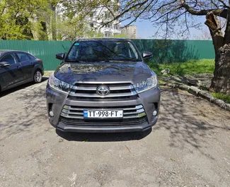 Vooraanzicht van een huurauto Toyota Highlander in Tbilisi, Georgië ✓ Auto #14130. ✓ Transmissie Automatisch TM ✓ 0 beoordelingen.