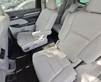 Toyota Highlander 2017 met Aandrijving op alle wielen systeem, beschikbaar in Tbilisi.