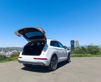 Audi Q5 2021 beschikbaar voor verhuur in Tbilisi, met een kilometerlimiet van onbeperkt.