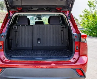 Toyota Highlander 2020 met Aandrijving op alle wielen systeem, beschikbaar in Tbilisi.