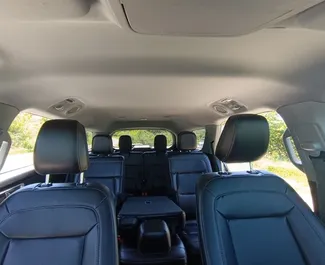 Vooraanzicht van een huurauto Ford Explorer in Tbilisi, Georgië ✓ Auto #14161. ✓ Transmissie Automatisch TM ✓ 0 beoordelingen.