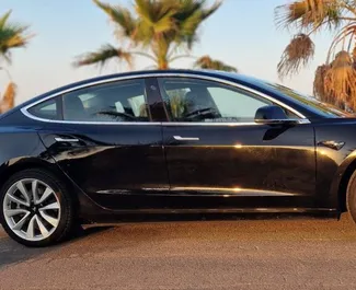 Tesla Model 3 2021 met Vooraandrijving systeem, beschikbaar in Alicante.
