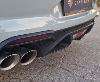 Ford Mustang Coupe 2023 beschikbaar voor verhuur in Alicante, met een kilometerlimiet van 200 km/dag.