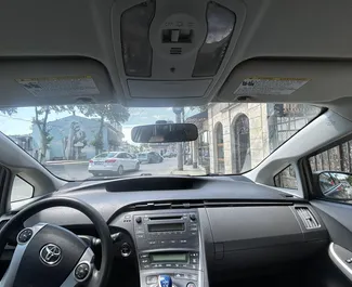 Hybride motor van 1,8L van Toyota Prius 2011 te huur in Koetaisi.